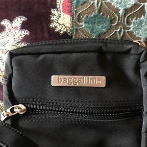 Baggallini convertible crossbody wallet